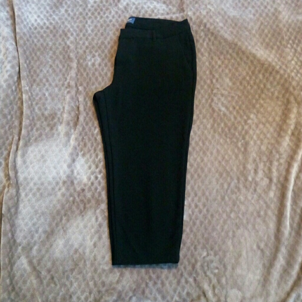 NWOT- Black Crop Trouser Pants